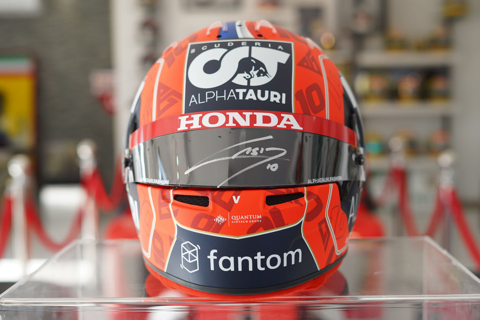 Casque de F1 Formule 1 AlphaTauri 2021 replica 1:1 Bell signé par Pierre Gasly et sous vitrine | LCS| LCS