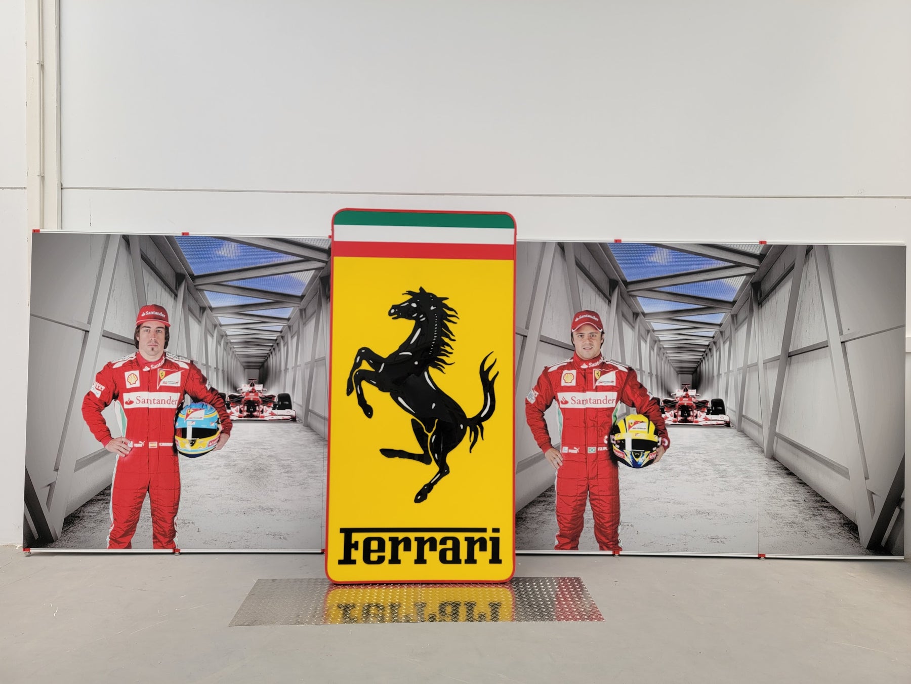 2013 Ferrari XXL official dealership illuminated sign – Formula 1