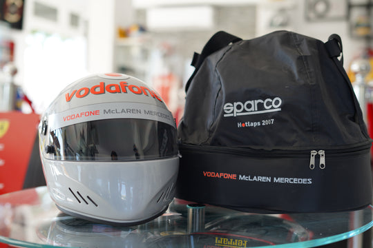 Vodafone McLaren Mercedes ヘルメット LEWIS HAMILTON — VODAFONE McLAREN MERCEDES HOT LAPS HELMET, SIGNED