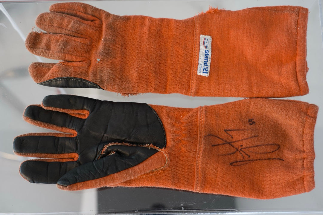 1984 Ayrton Senna Stand 21 used gloves signed – Formula 1 Memorabilia