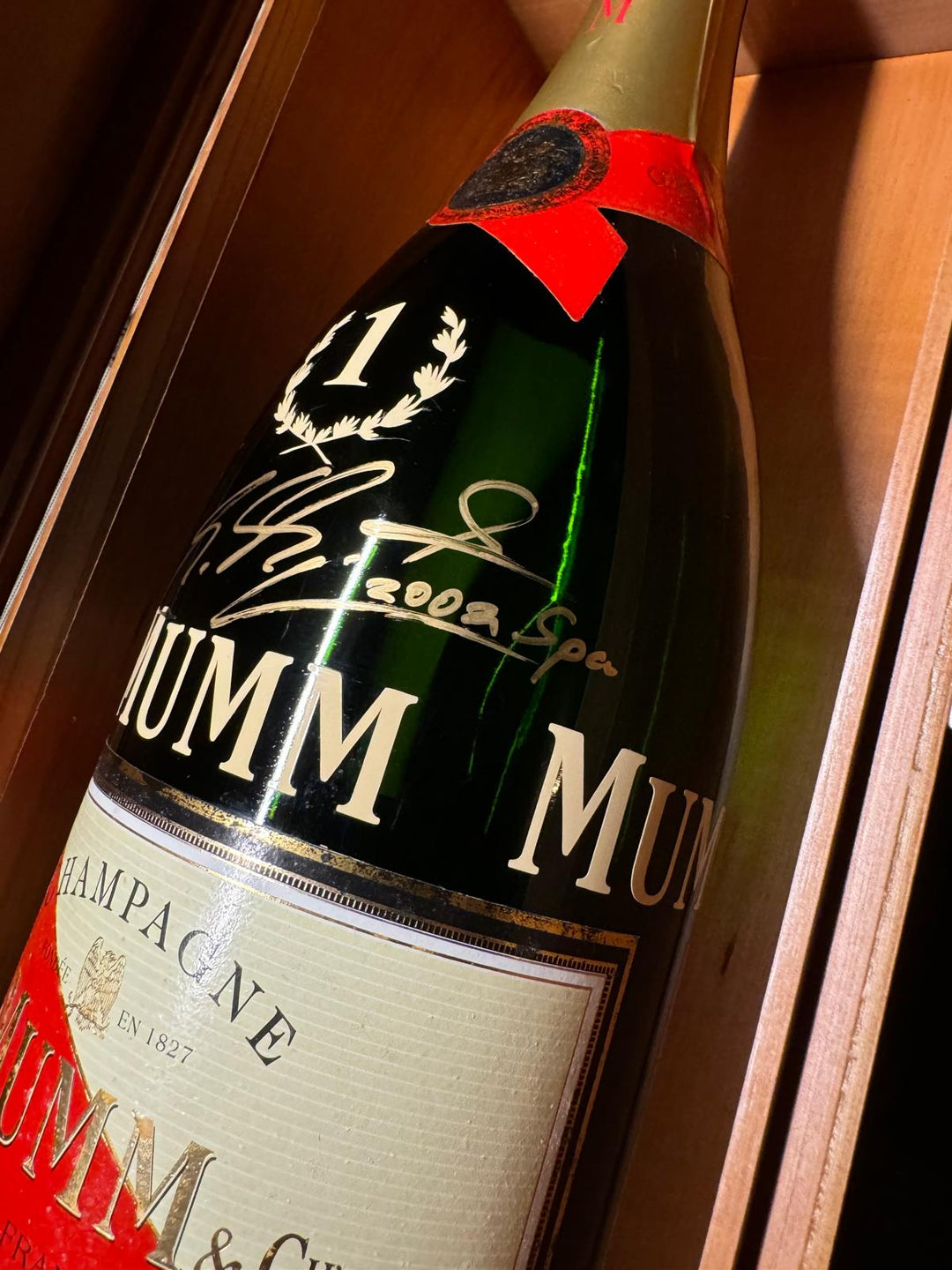 シャンパーニュ・マム・F1・3L・ダミーボトル＆マムグッズ6点盛り Mumm Formula 1 Signed with Display Case and Bridgestone 1st Place