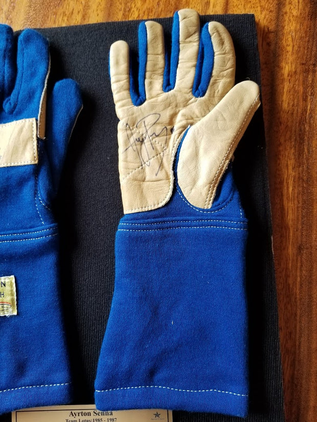 1986 Ayrton Senna race used gloves signed -SOLD- - Formula 1 Memorabilia