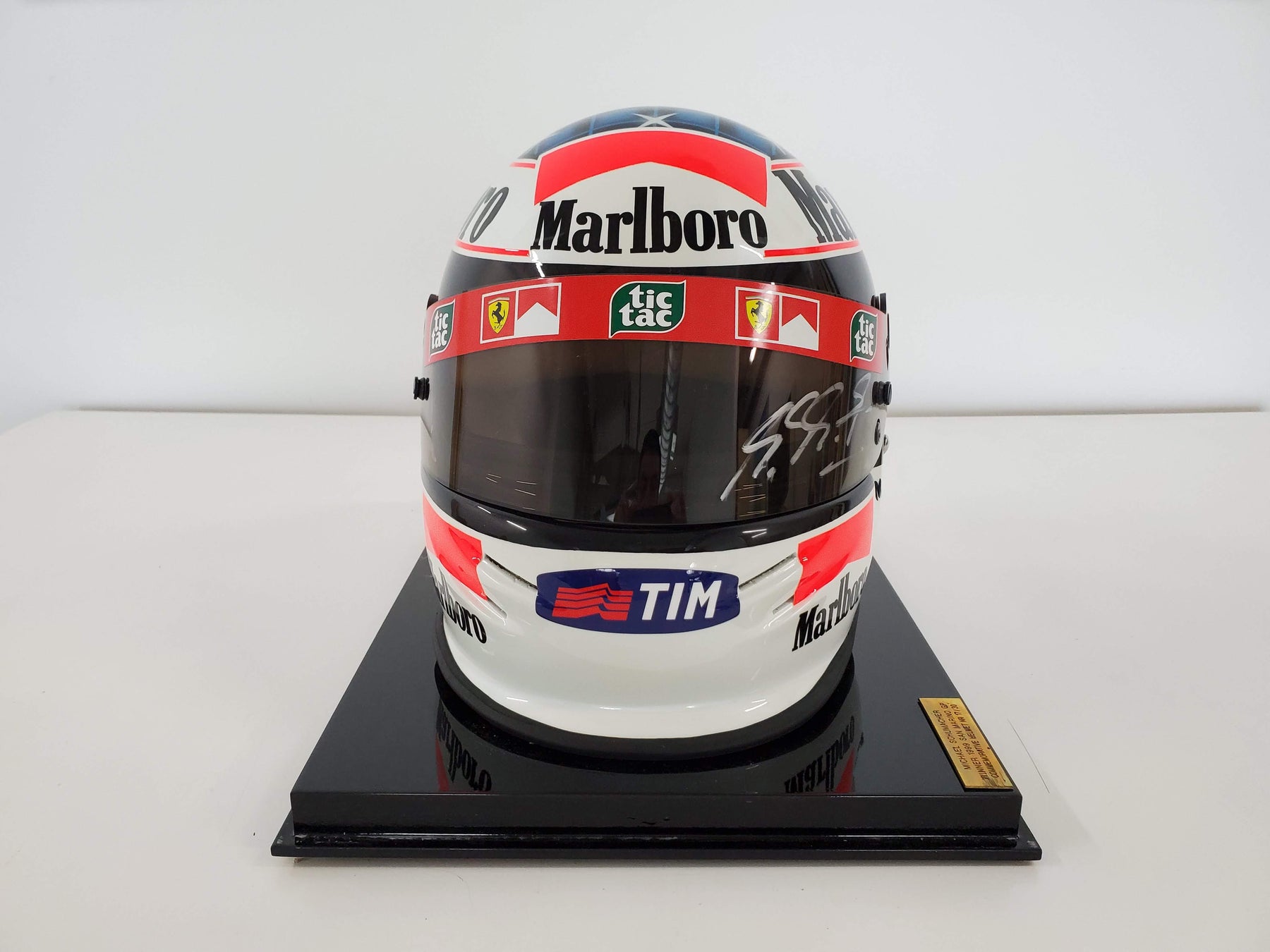 1999 Ferrari Michael Schumacher Official Bell replica helmet signed – Formula 1 Memorabilia 1999 Ferrari Michael Schumacher Official Bell replica helmet signed – Formula 1 Memorabilia