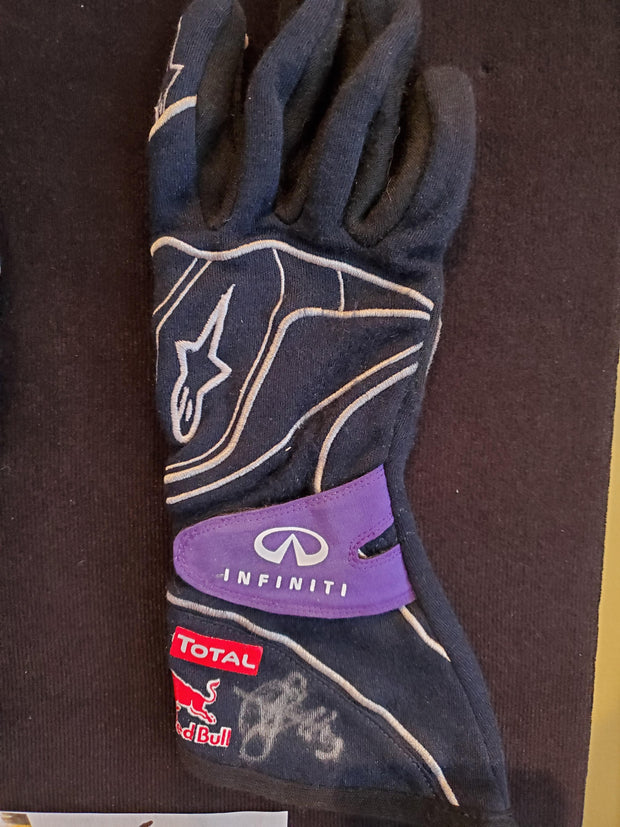 2013 Sebastian Vettel race used gloves Signed - Formula 1 Memorabilia