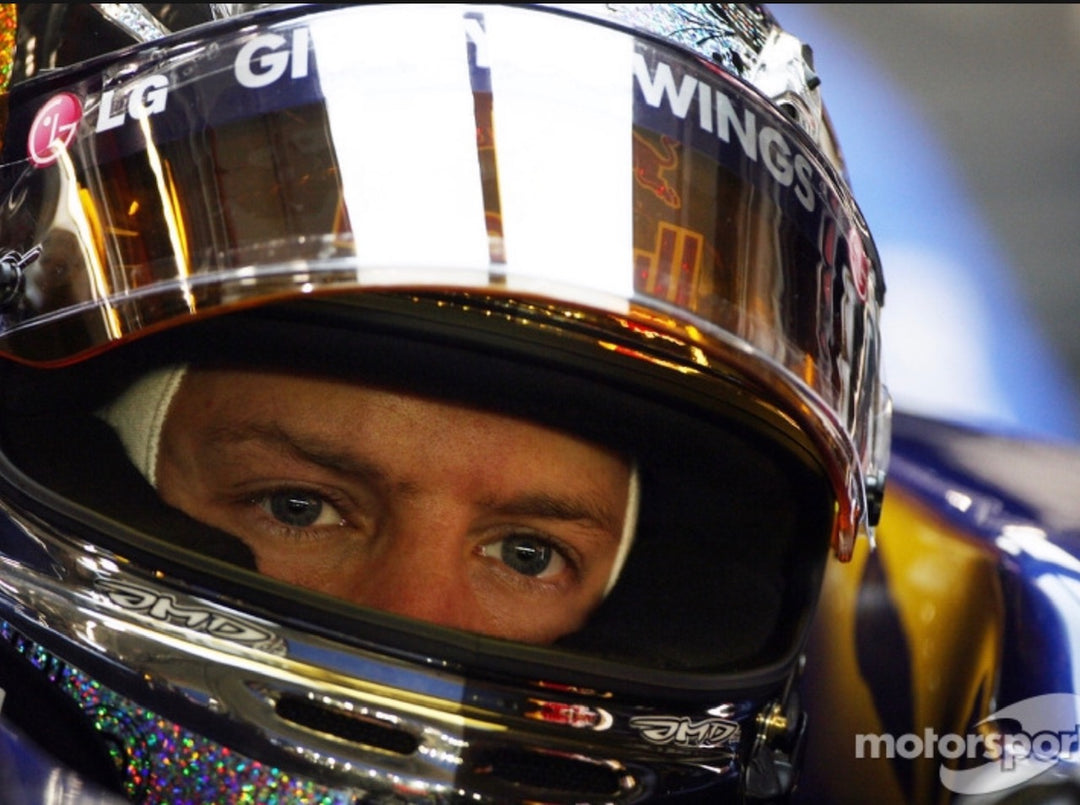 Sebastian Vettel 2010 GP 仕様ミニヘルメット 3点セット Sebastian Vettel 2010 GP 仕様ミニヘルメット 3点セット Sebastian