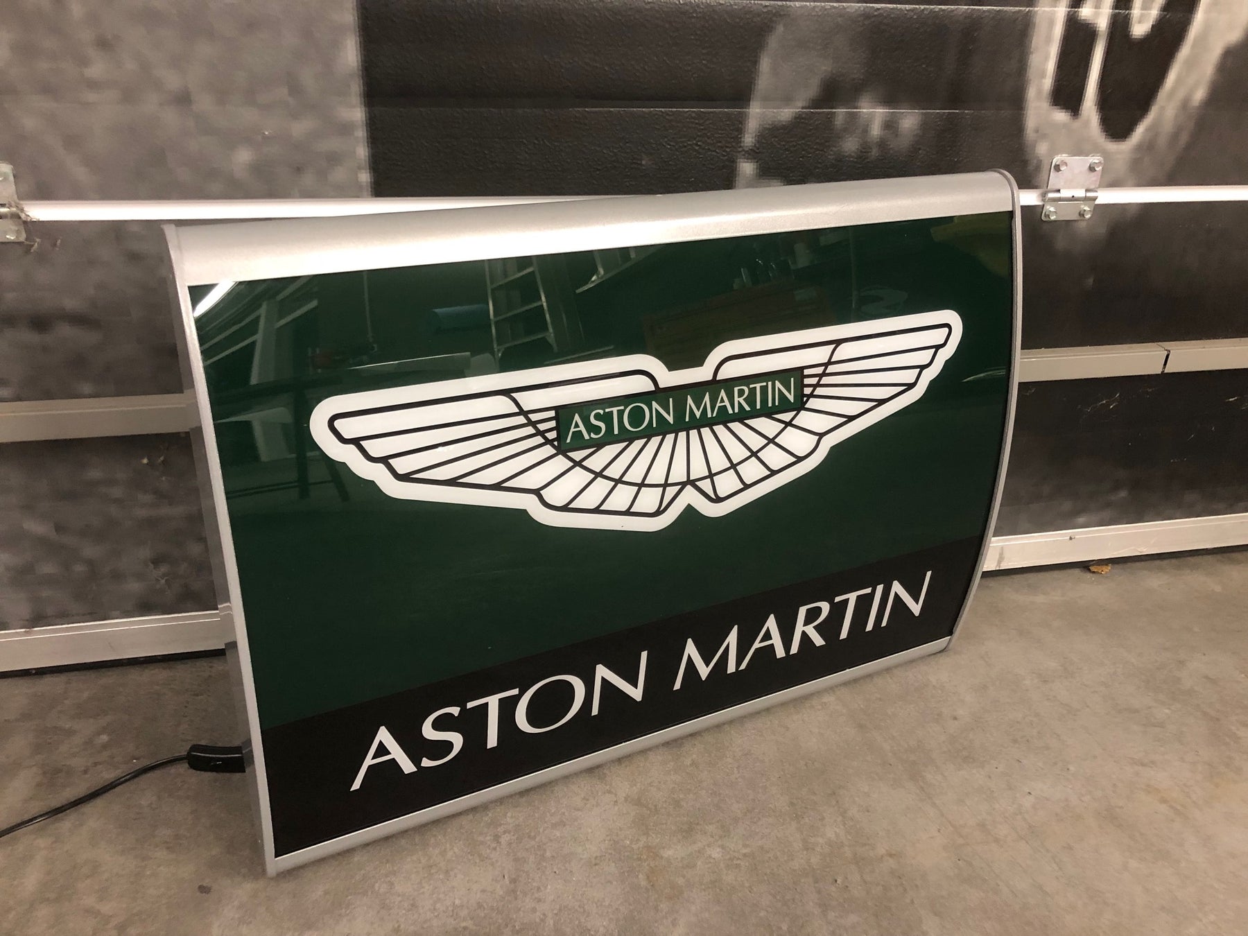 希少品！Aston Martin 金属製看板 2005 Aston Martin Official dealer illuminated sign – Formula 1