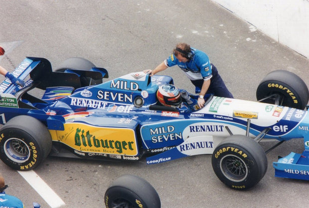 1995 Michael Schumacher rear wing end plate (left) + head rest - Formula 1 Memorabilia